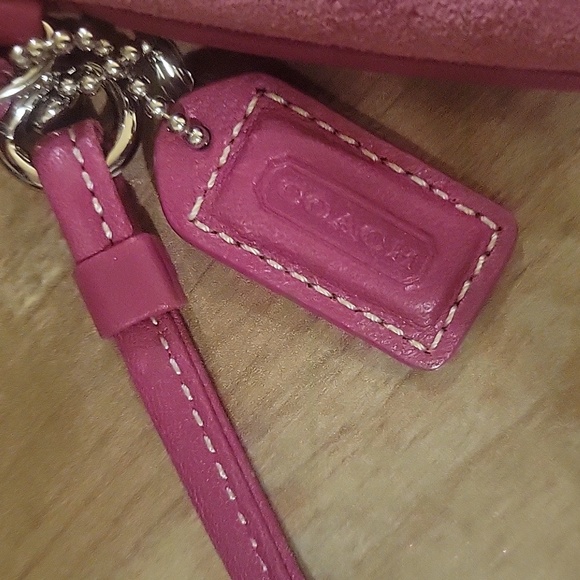 (SOLD)🛑COACH PINK WRISTLET - Picture 4 of 5